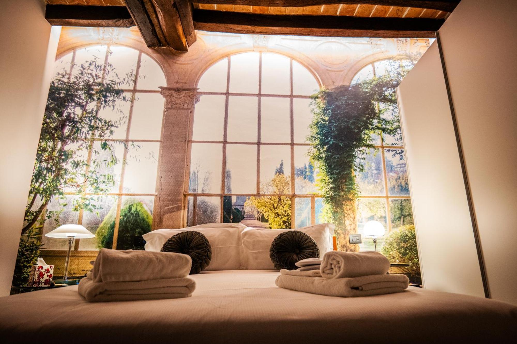 Old Town - Boutique Rooms Modena Bagian luar foto